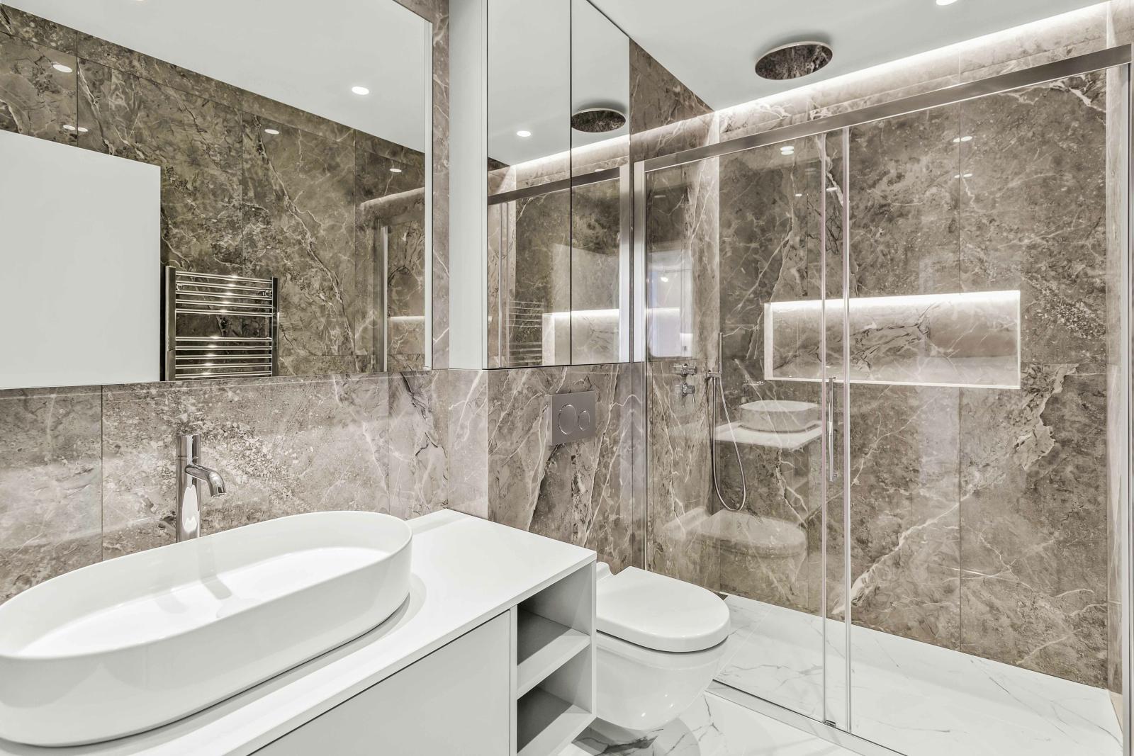 Ligures : Studio Entièrement Rénové avec Vue Mer Panoramique, Cave et Parking