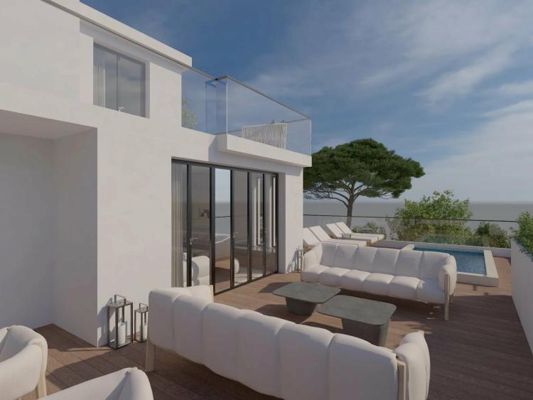 ROQUEBRUNE - MAISON SUR 3 ÉTAGES - 7 PIÈCES