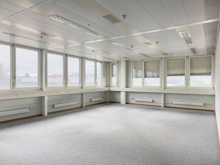 Bureaux lumineux et semi-aménagés à Meyrin