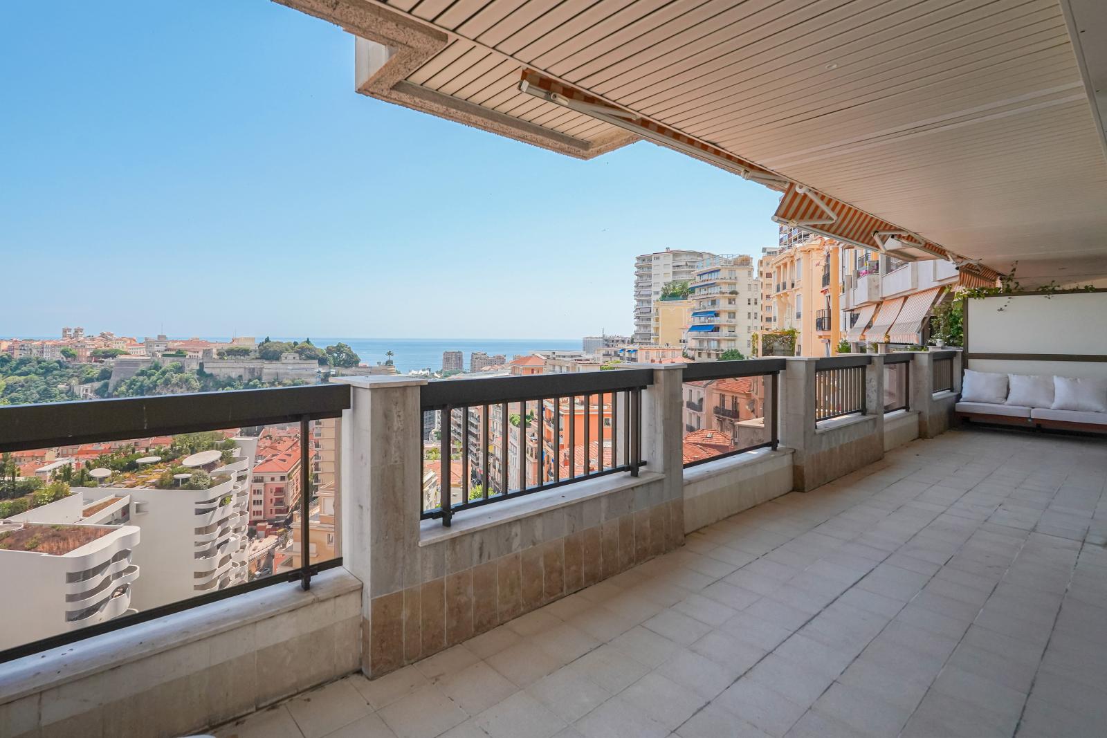 BEVERLY PALACE - 3 PIÈCES RÉNOVÉ - VUE MER ET PALAIS
