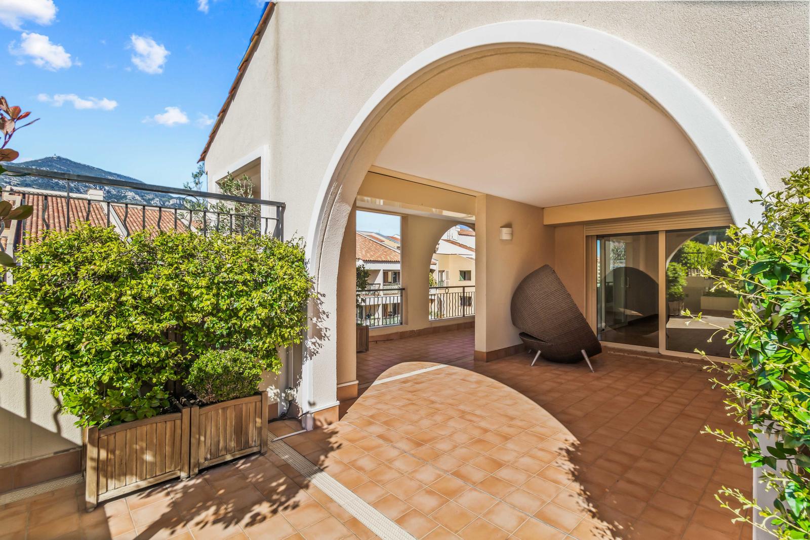 Fontvieille: Appartement d’exception avec terrasse et piscine privative face à la mer