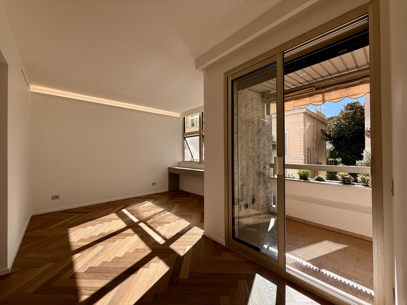 PORT- ENTIEREMENT RENOVÉ- 3 PIECES- SUFFREN