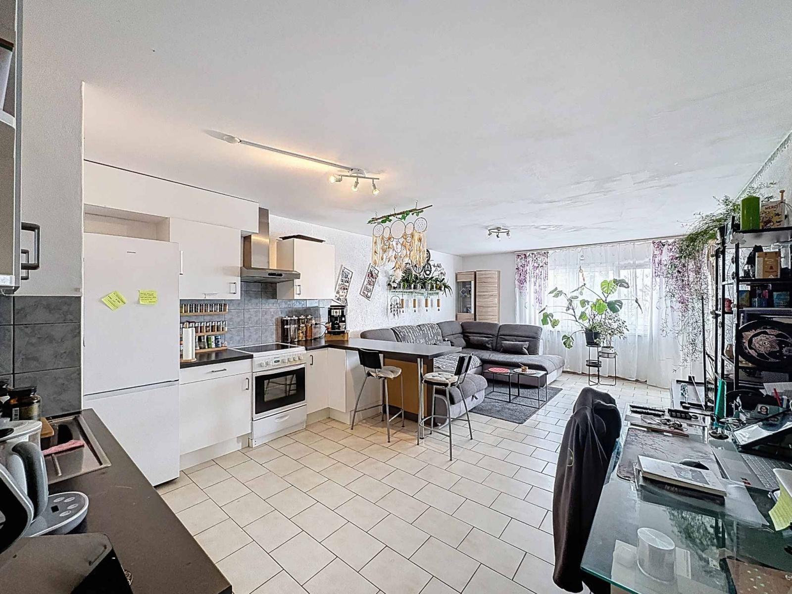 Élégant 2.5 pièces avec balcon dans un cadre paisible