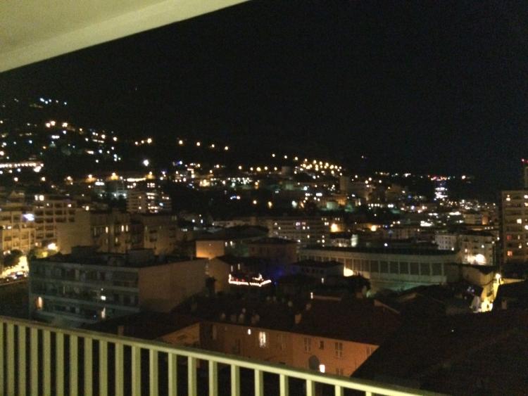 Appartement de quatre pièces en excellent état et élégamment meublé, avec vue sur la mer