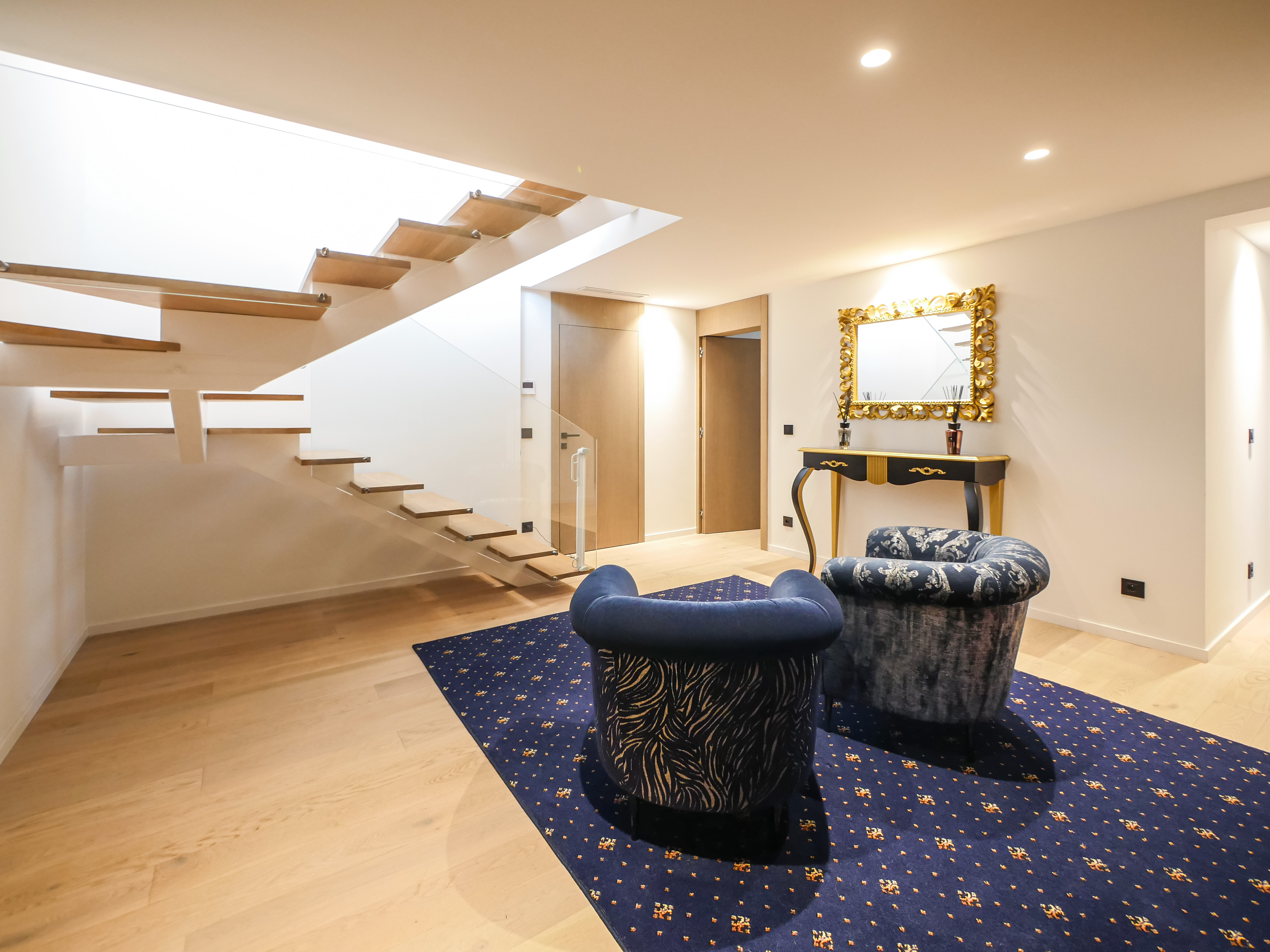 gRfDC_hall-ss-1711622627.jpg