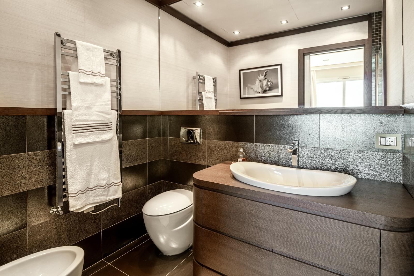 LE CONTINENTAL : Elégant deux-pièces rénovée avec vue panoramique sur la mer