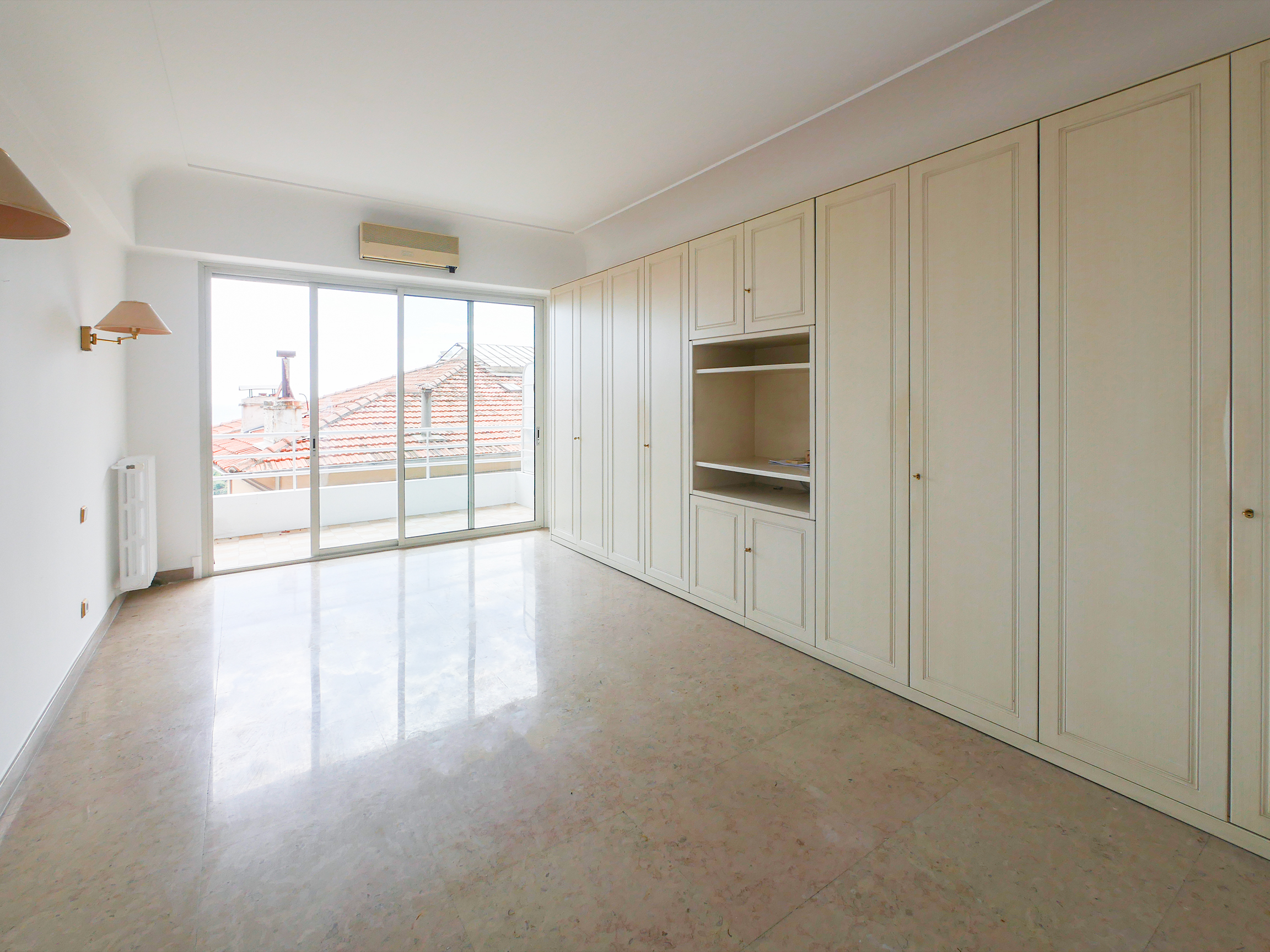 gTIFJ_salon-1628241172.jpg