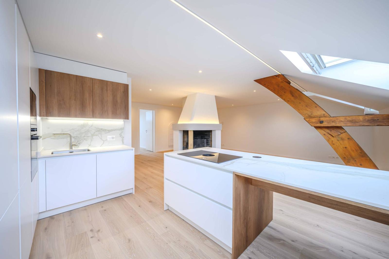 APPARTEMENT ENTIÈREMENT RÉNOVÉ À DEUX PAS DU LAC AVEC CAVE DE 63 M²