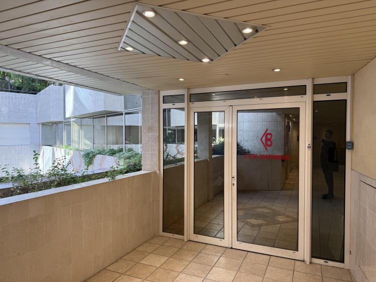 Agréable bureau rénové dans résidence de haut standing !