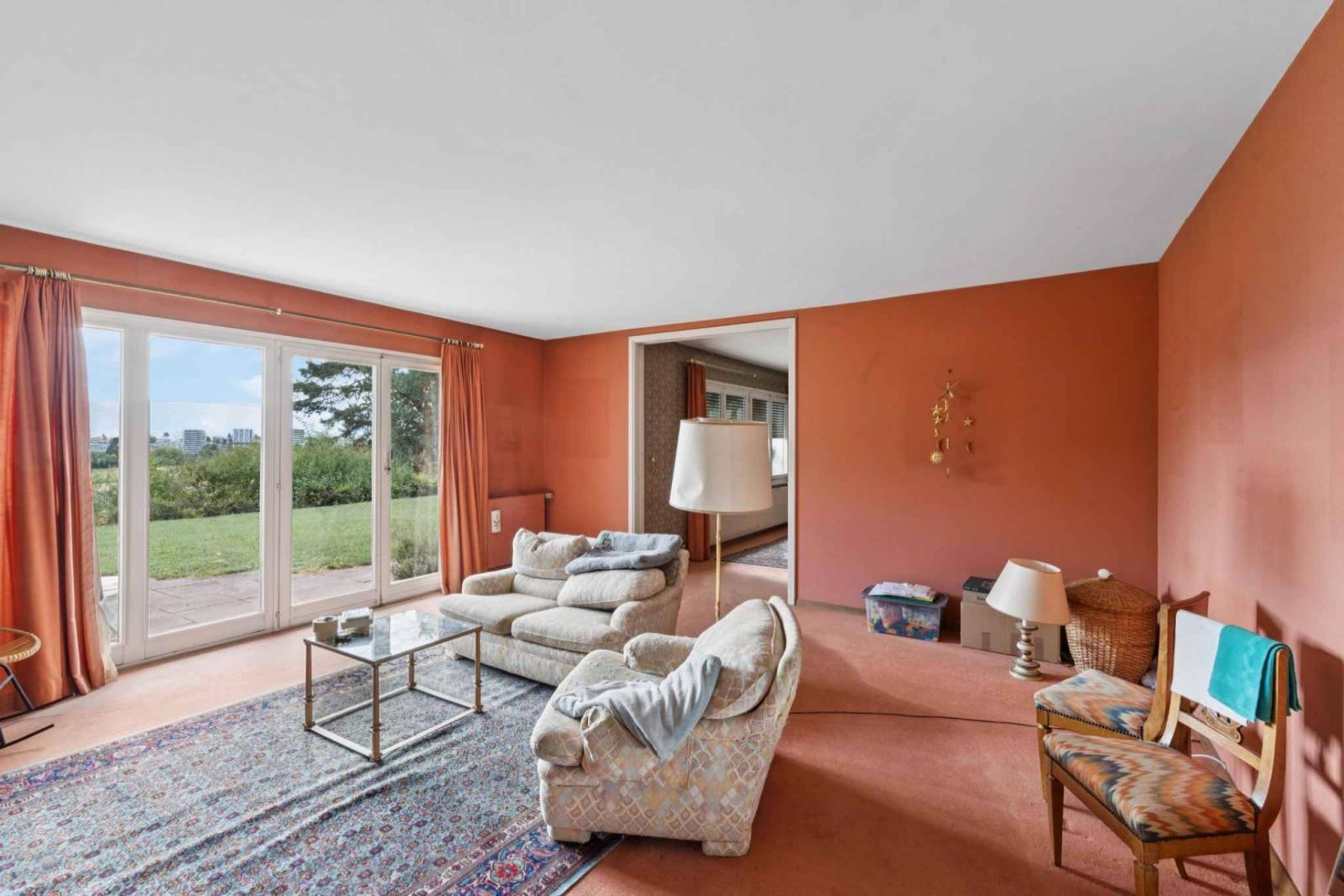 Villa individuelle sur une vaste parcelle de plus de 8'000 m²