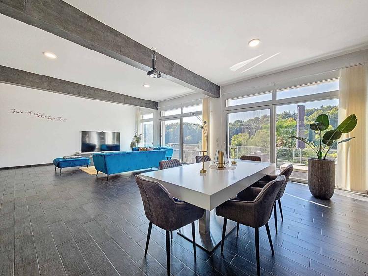 Maison contiguë de 5.5 pièces avec jardin et vignes