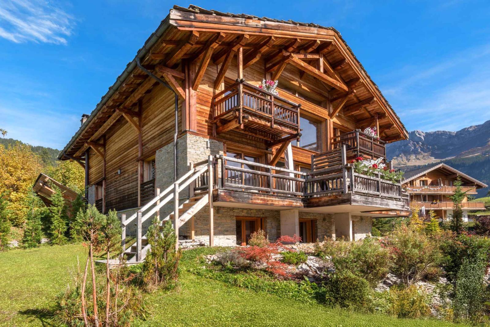 Un chalet Bayrou à vendre à Villars-sur-Ollon - L'art de la construction alpine de Megève à Crans-Montana