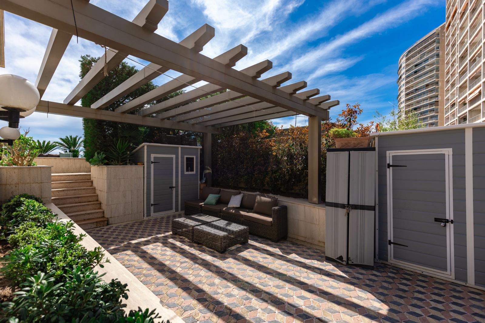 SUPERBE PENTHOUSE AVEC PISCINE