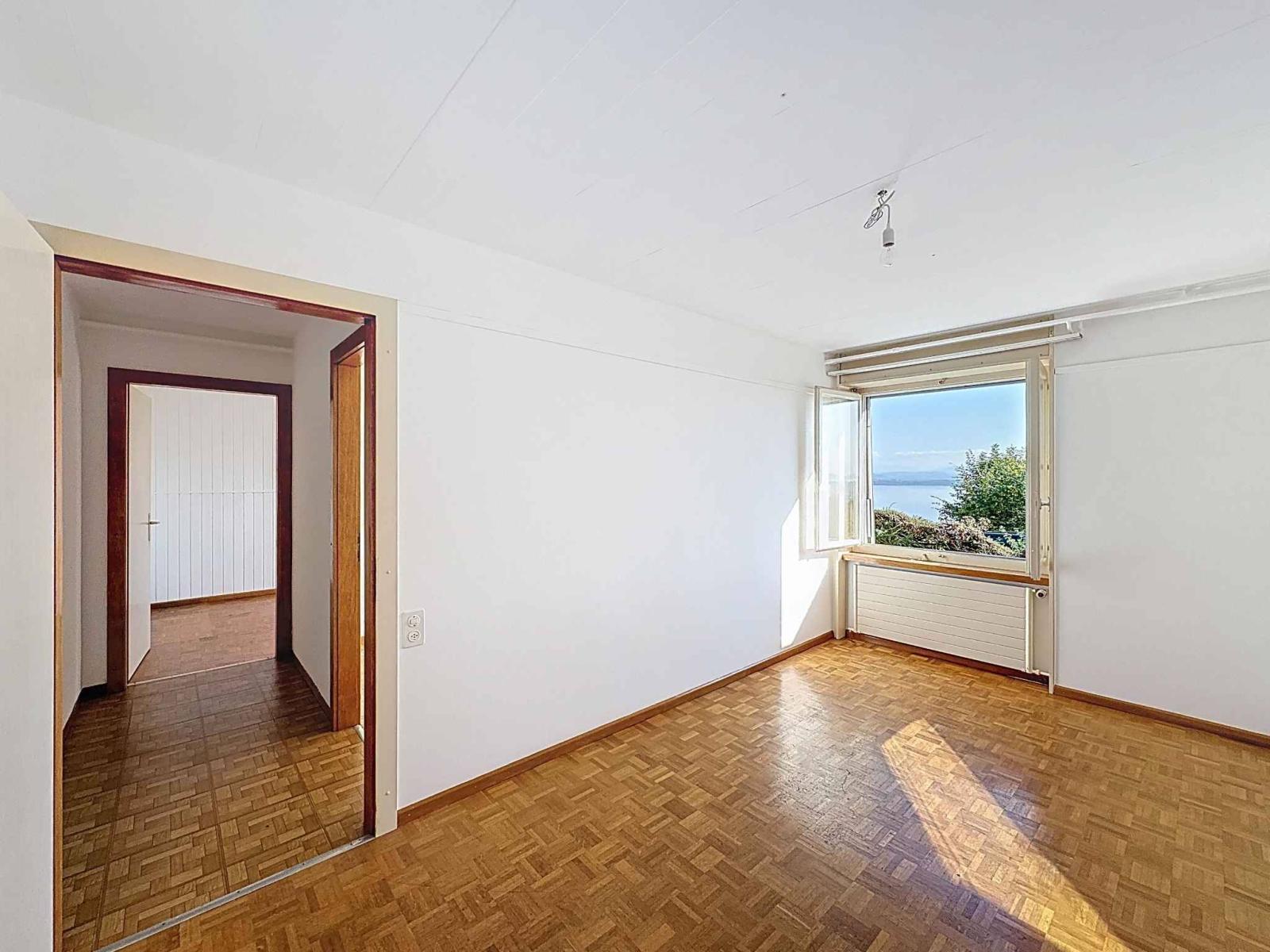 Élégante maison individuelle de 6,5 pièces avec terrasse et vue imprenable