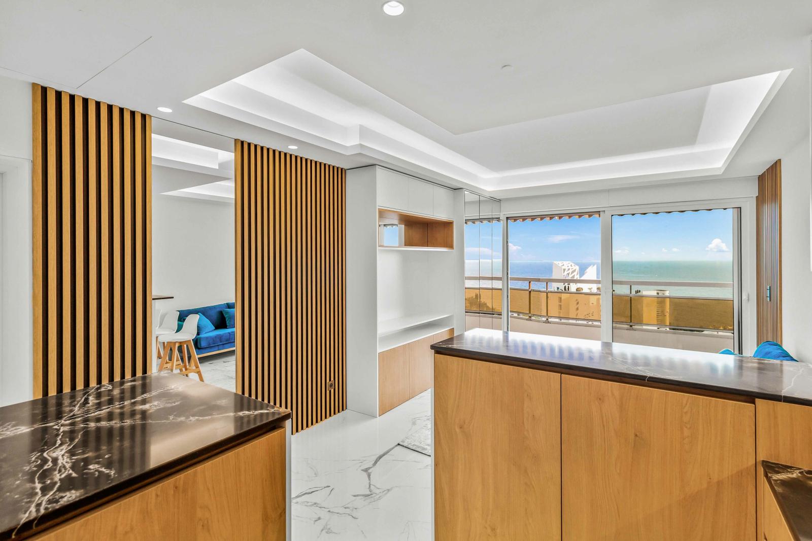 Ligures : Studio Entièrement Rénové avec Vue Mer Panoramique, Cave et Parking