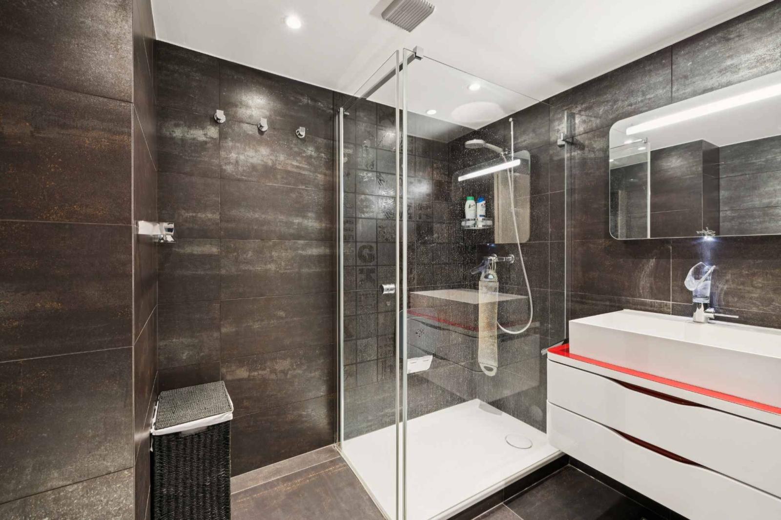 BEL APPARTEMENT PROCHE DE TOUTES LES COMMODITÉS.
