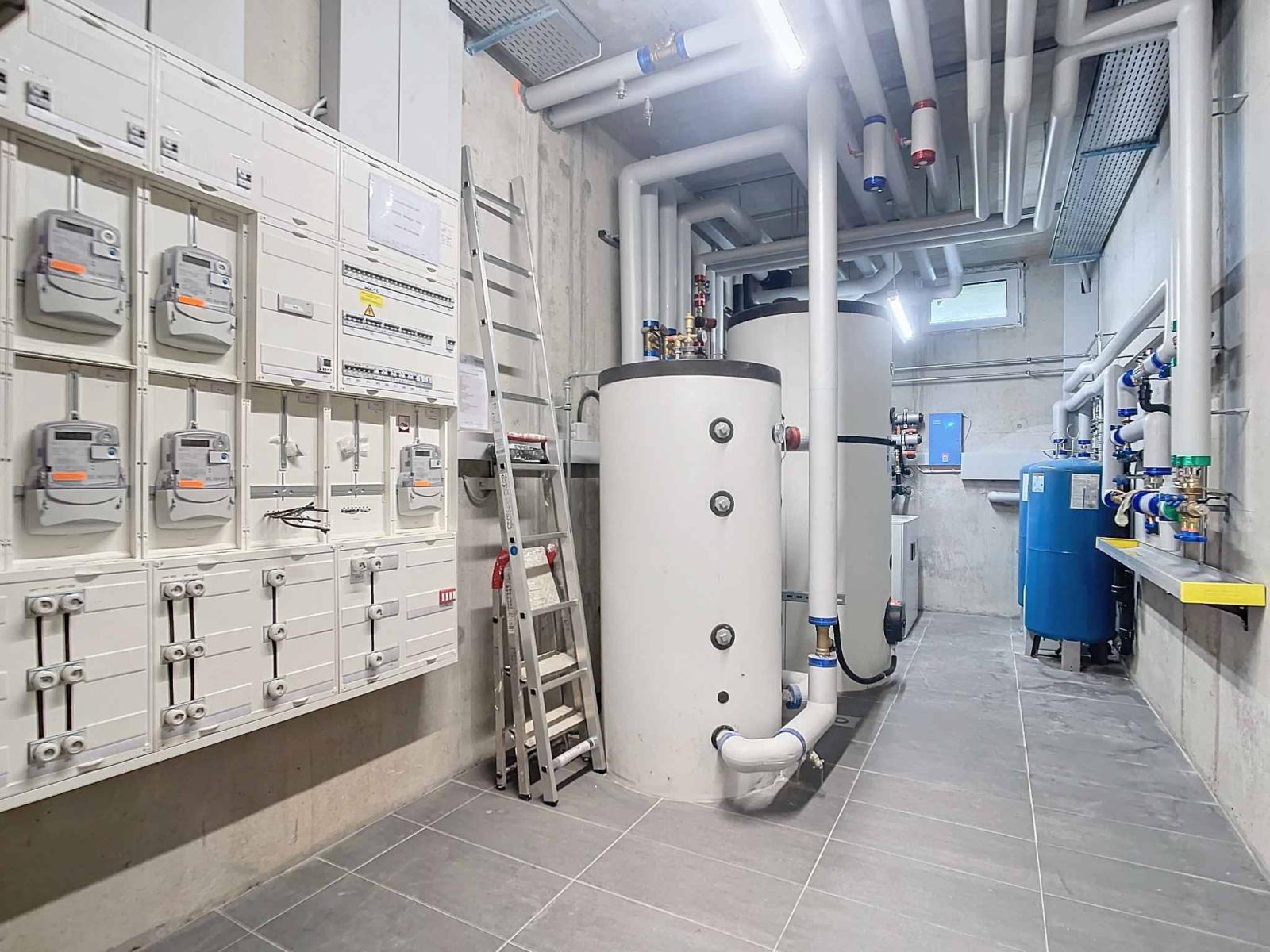 Attique MINERGIE neuf avec vue panoramique et petit jardin-potager