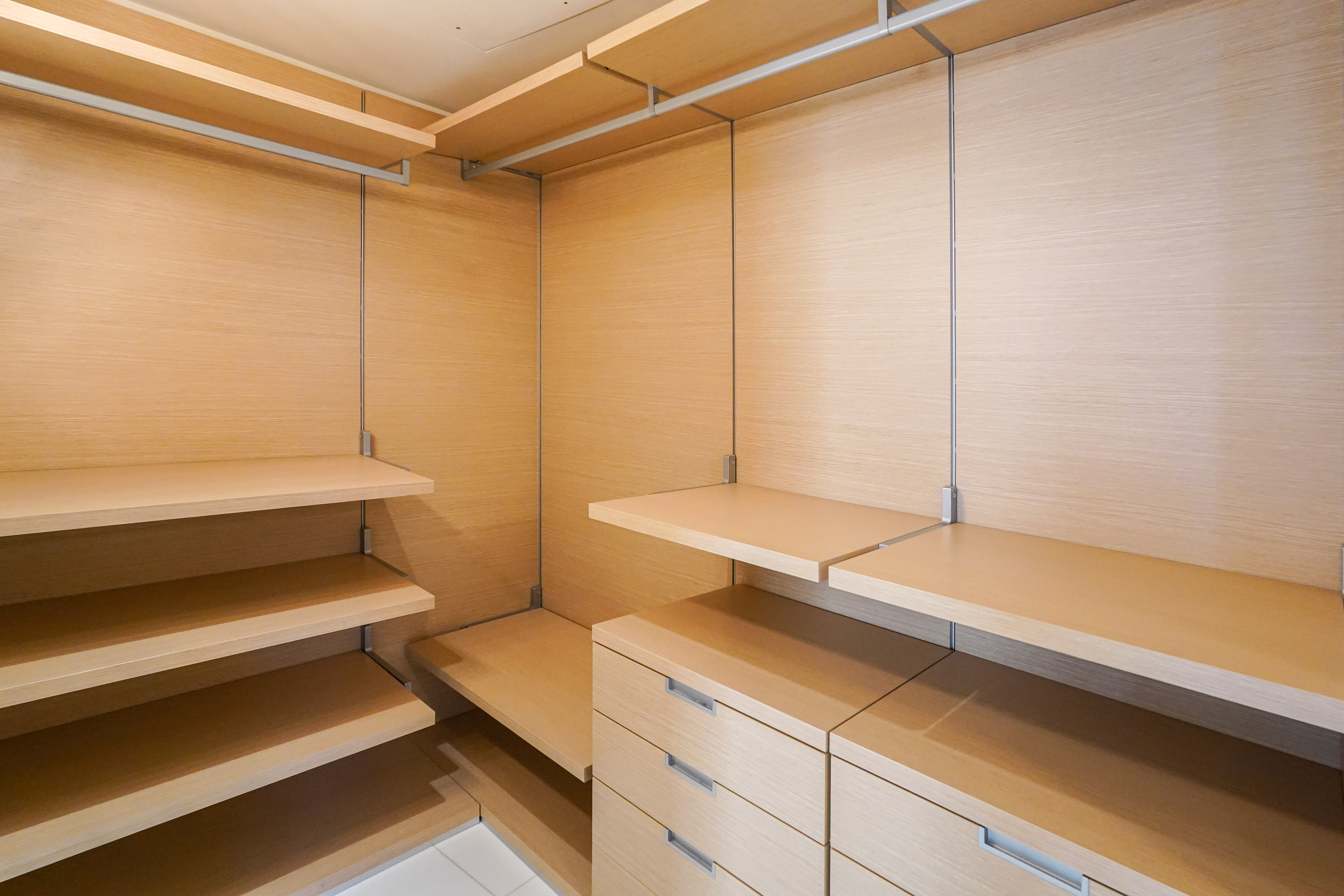 hJsDD_dressing-villa-les-pins-barnes-monaco-1773680613.jpg