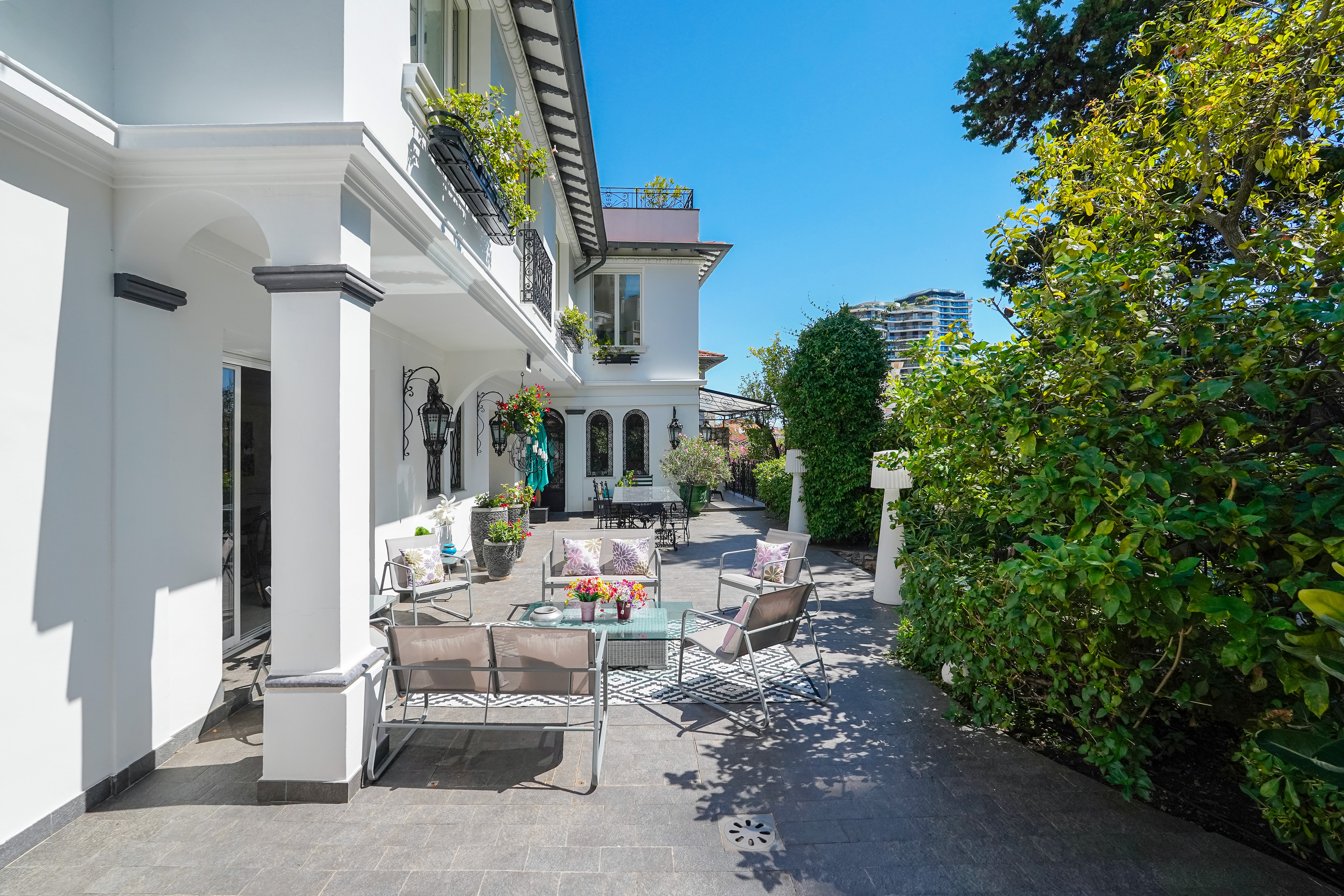 hlGrg_villa-bis-la-rousse-barnes-valeri-agency-monaco-1754404172.jpg