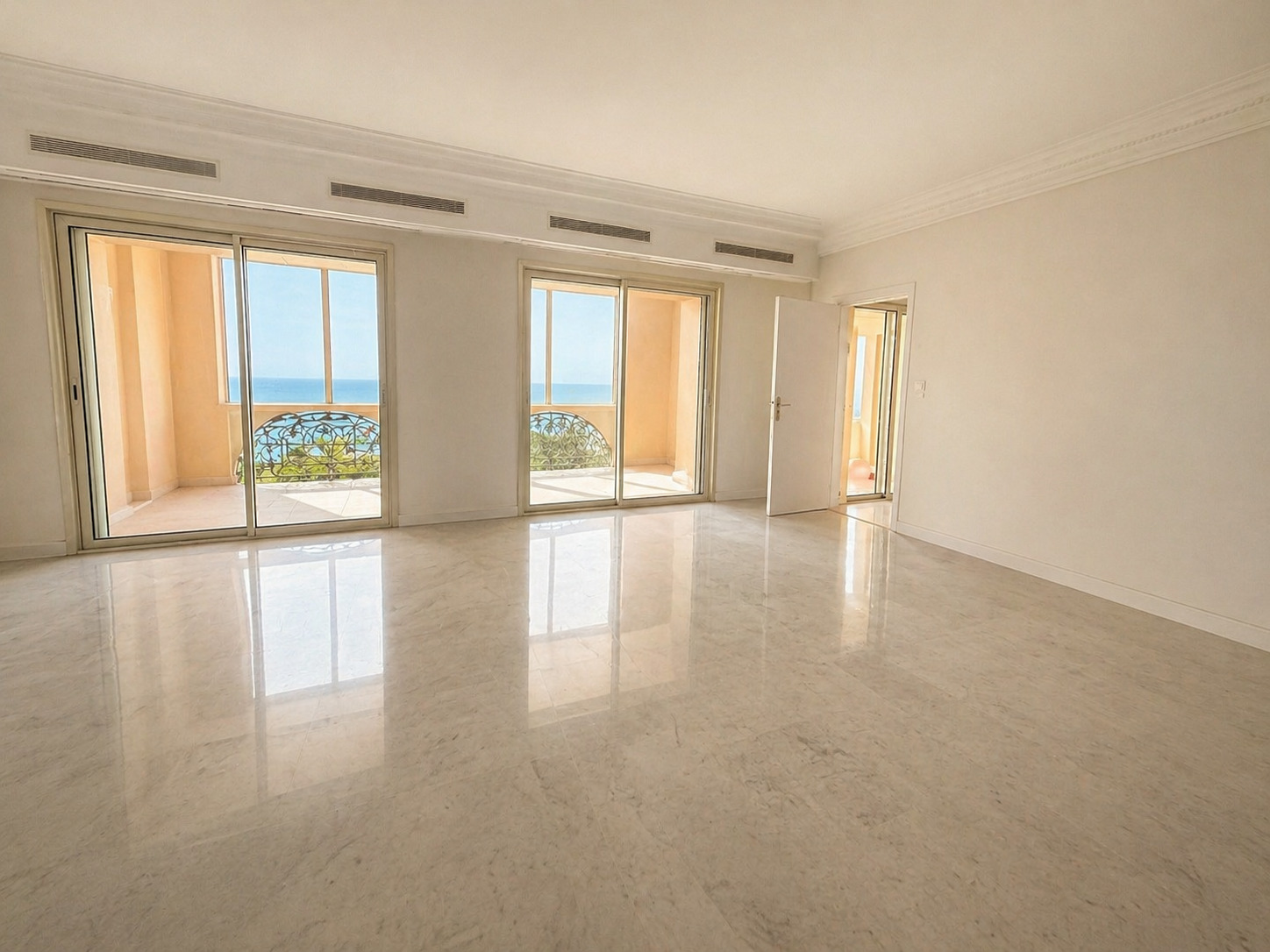 HMvwS_salon-seaside-plaza-monaco-3-pieces-vente-1777298521.jpg