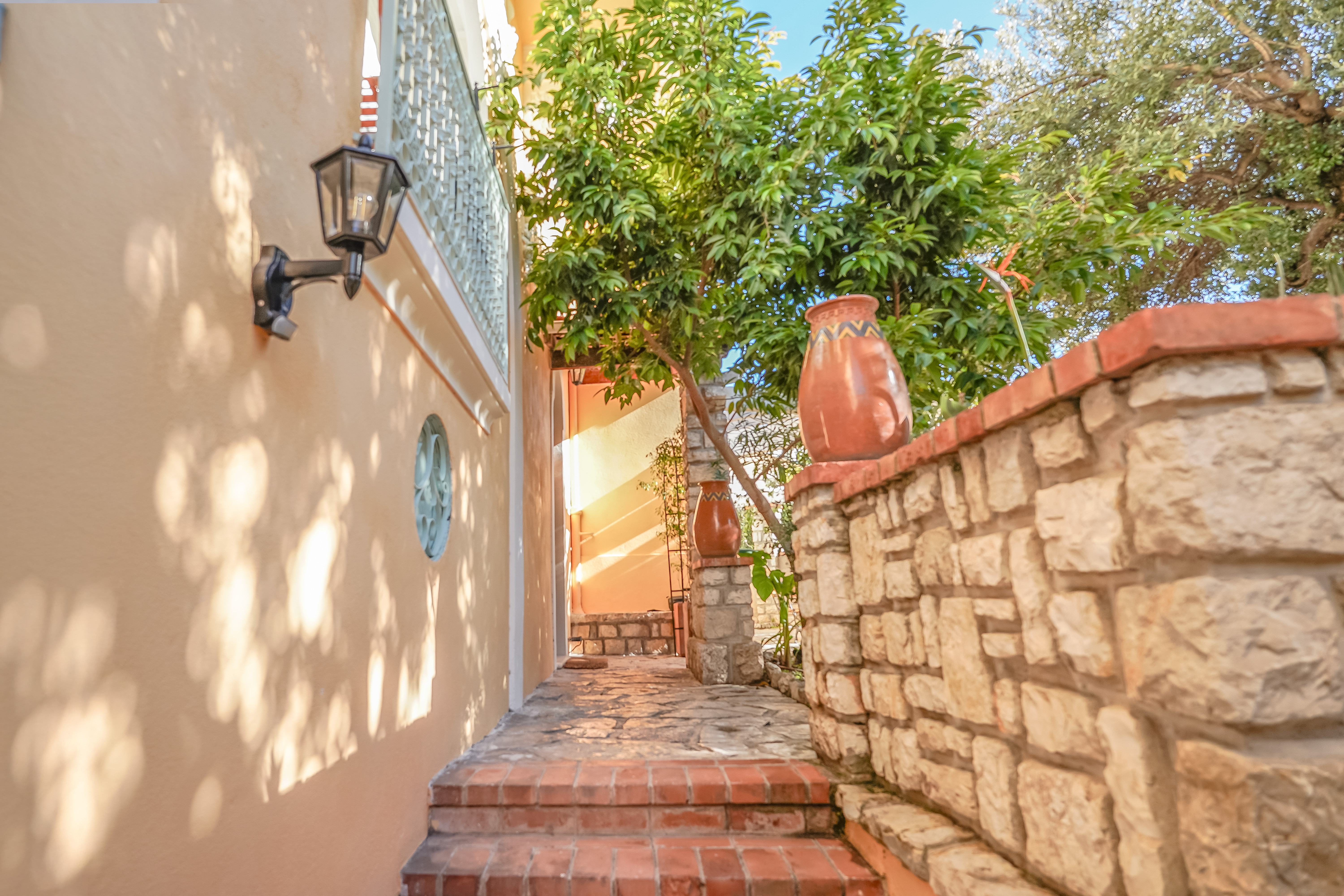 HqcEz_entre-e-escalier-1772200002.jpg
