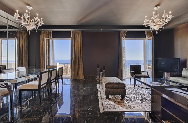 Magnifique duplex-penthouse avec vue mer en bordure du Carré d’Or