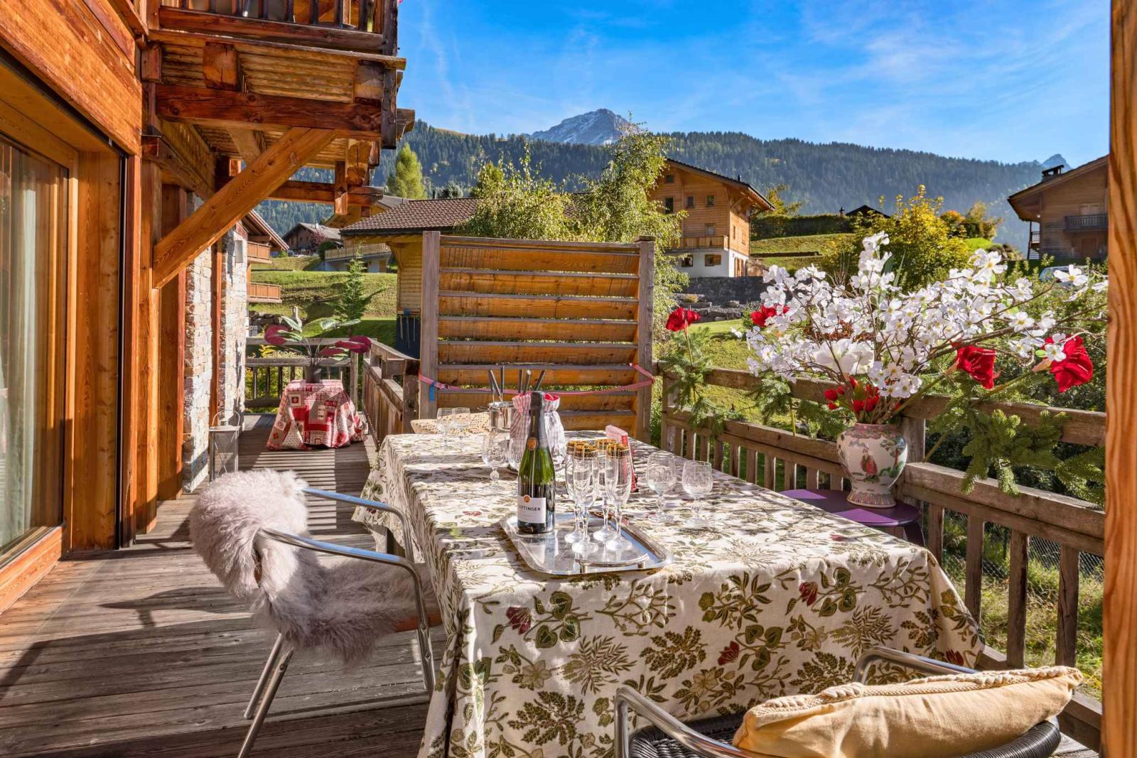 Un chalet Bayrou à vendre à Villars-sur-Ollon - L'art de la construction alpine de Megève à Crans-Montana