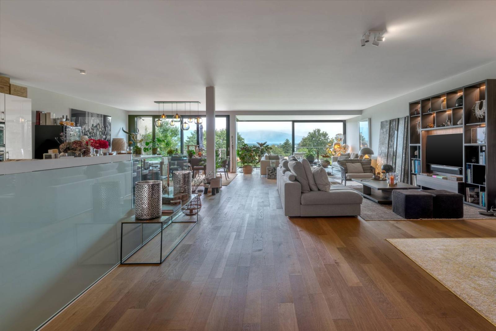 EN EXCLUSIVITÉ - duplex de 5 chambres avec terrasses, jardins et vue lac