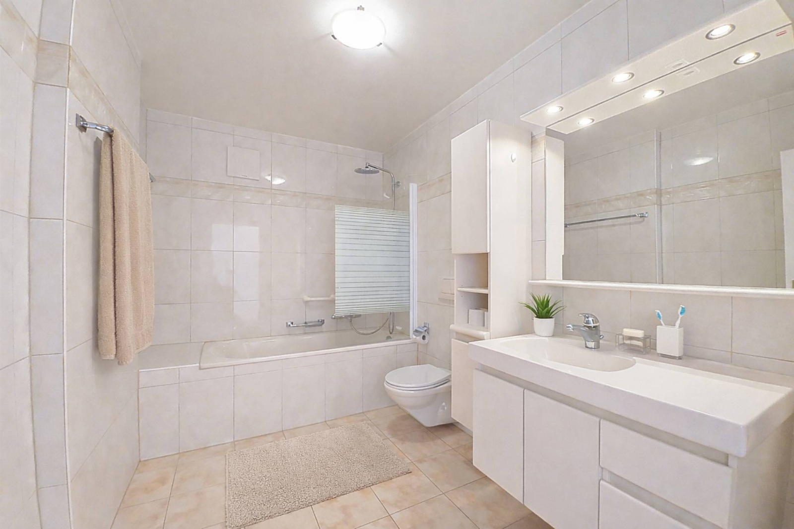 En exclusivité ! Attique de 4.5 pièces avec vaste terrasse et vue imprenable sur le lac