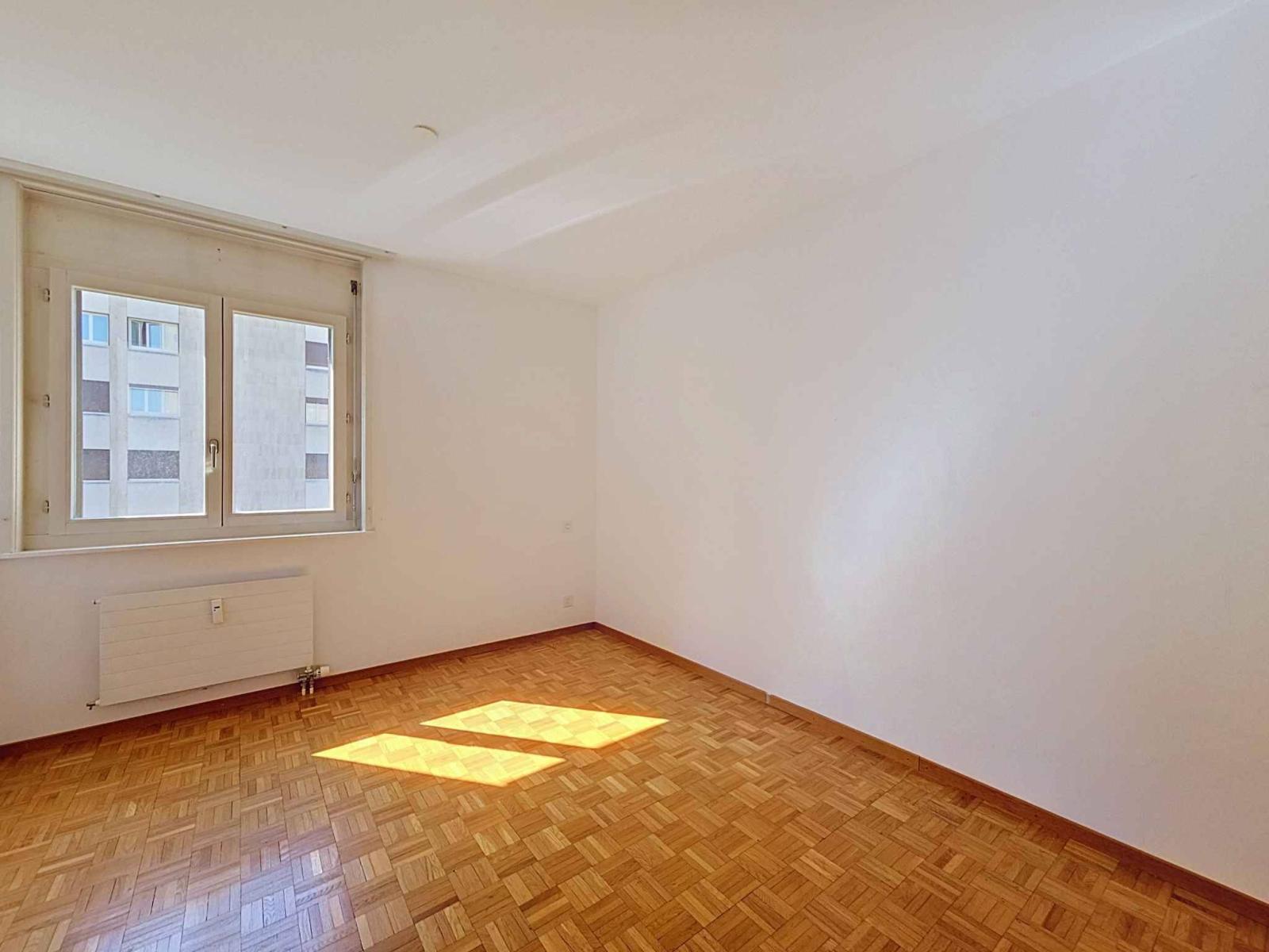 Élégant appartement familial de 4.5 pièces avec cheminée et loggia