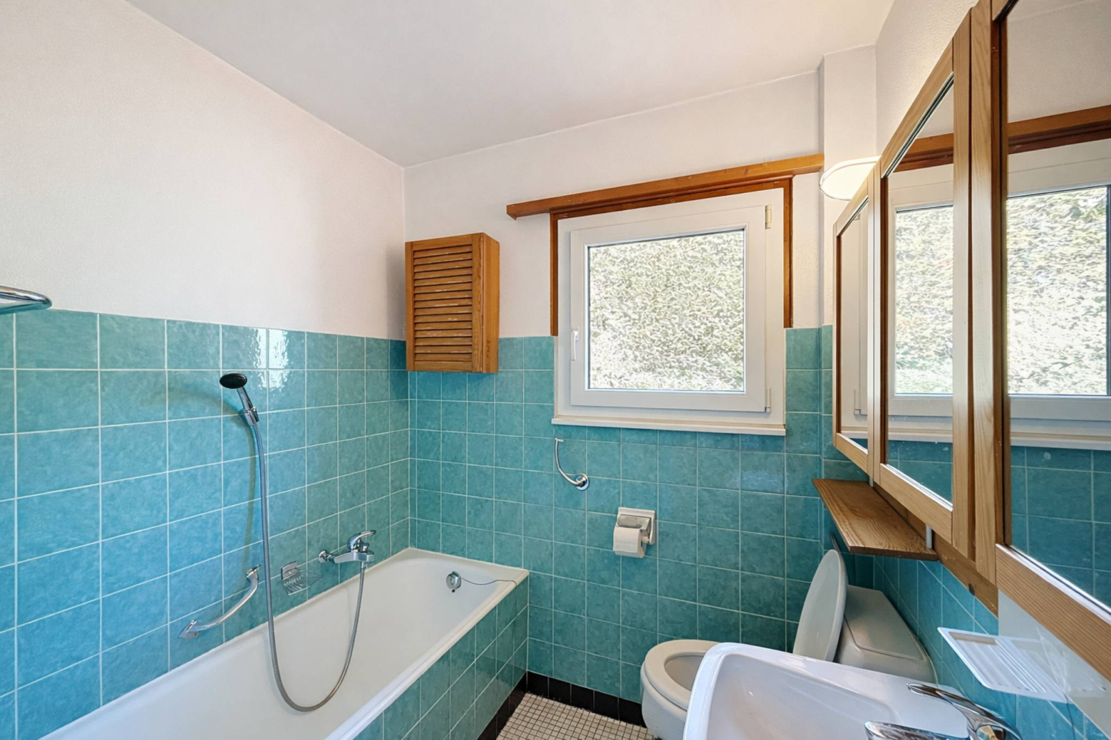 Lutry-Sud : Villa individuelle de 165 m² avec vue sur le lac. A rénover, fort potentiel