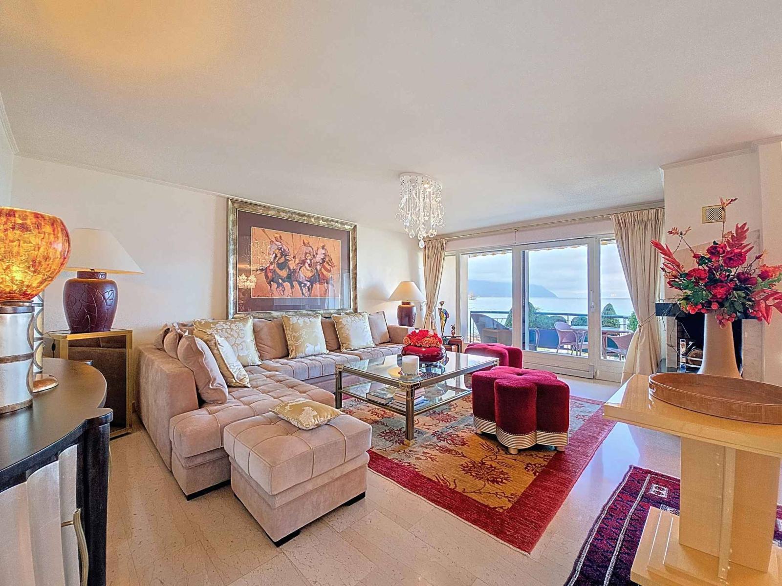 Splendide appartement en première ligne du lac Léman avec une vue exceptionnelle​