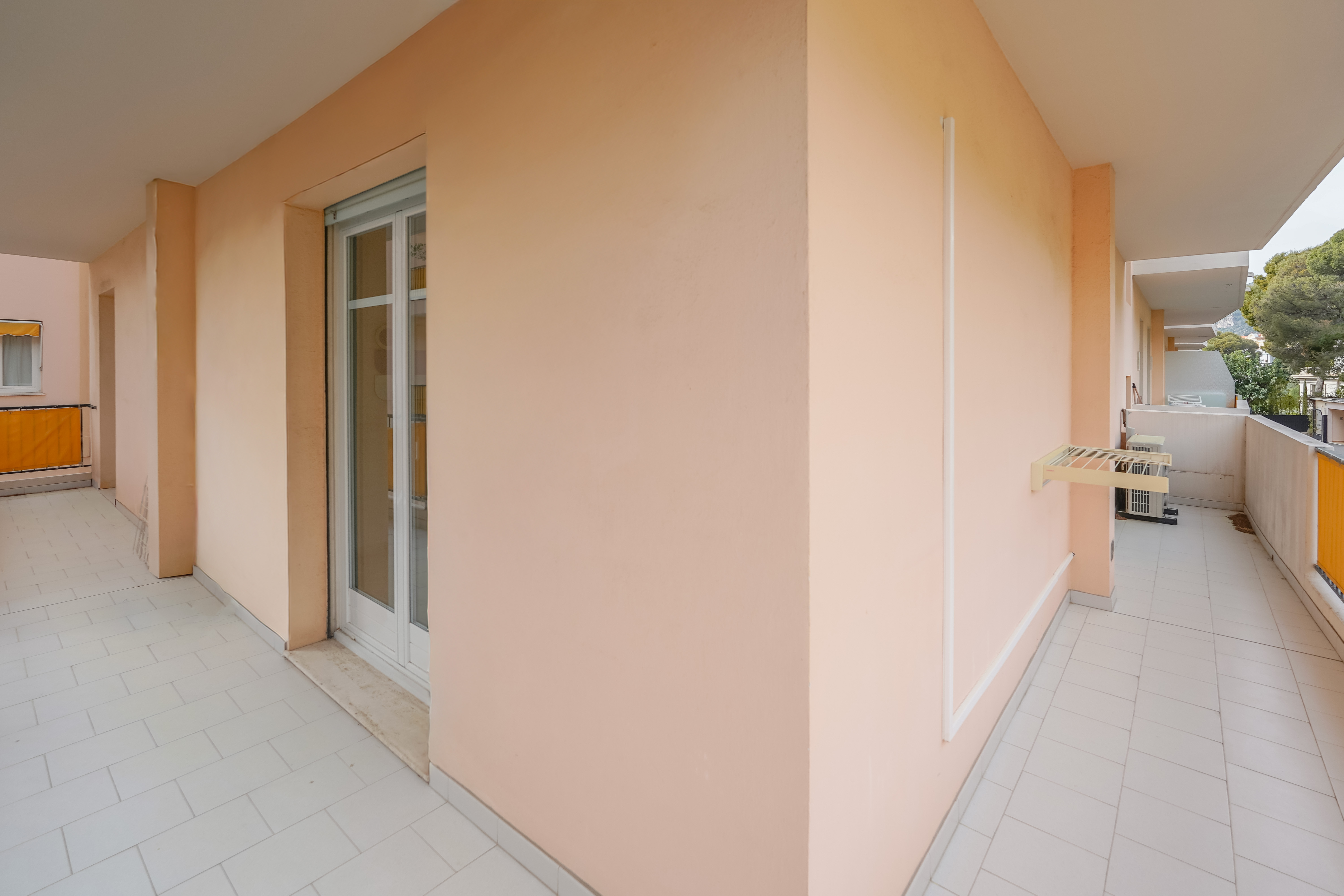 IsKFD_couloir-terrasse-cap-d-ail-valeri-agency-1772640341.jpg