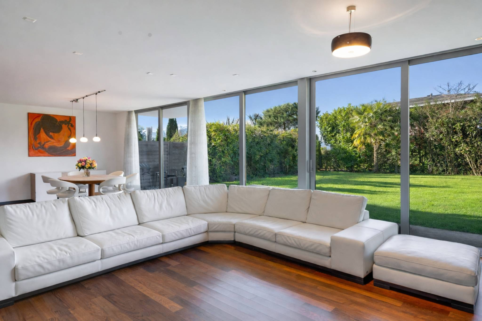 Magnifique villa contiguë située dans un quartier résidentiel calme et sécurisé !