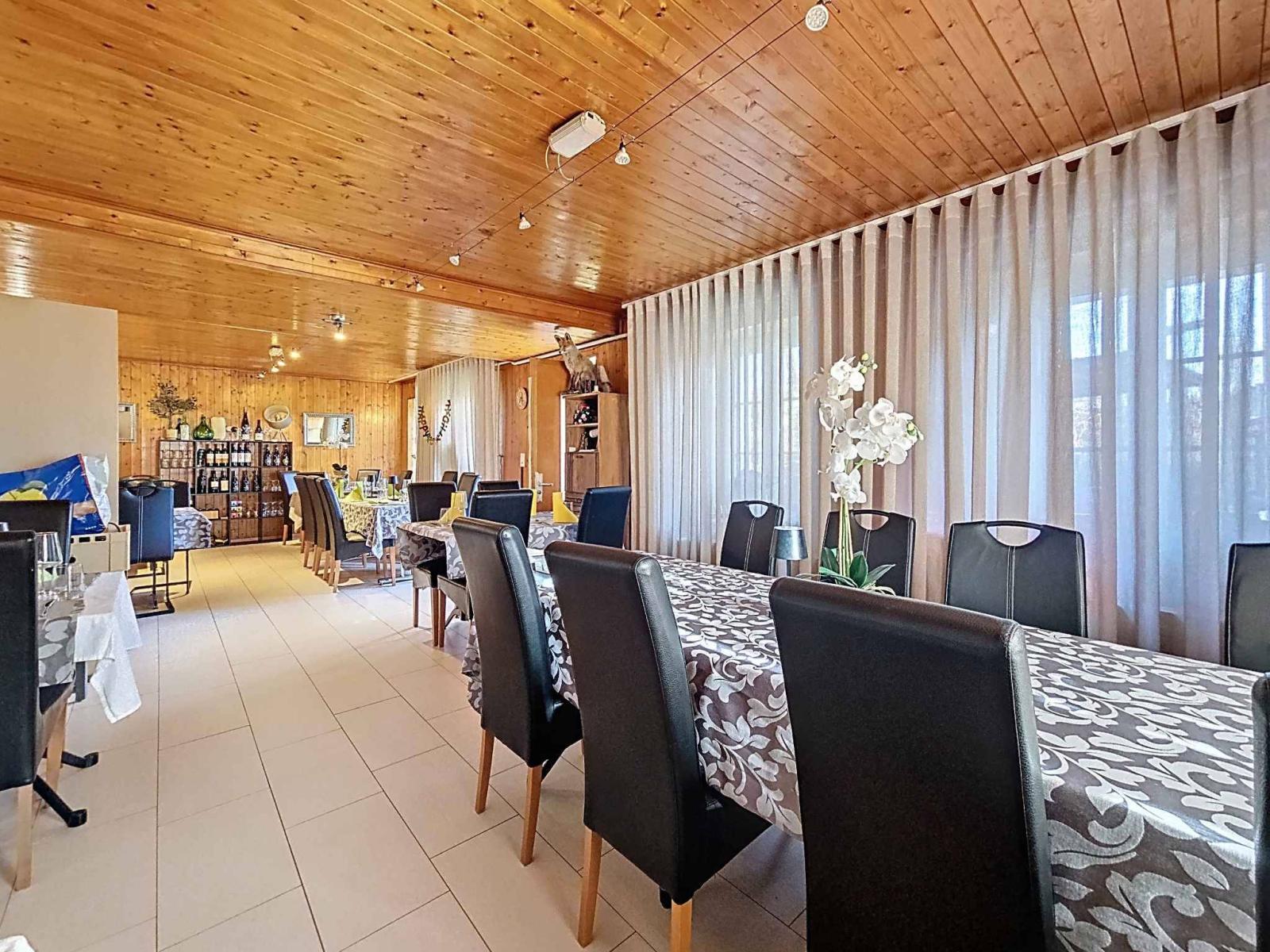 Immeuble d’habitation avec café-restaurant au coeur de la Broye
