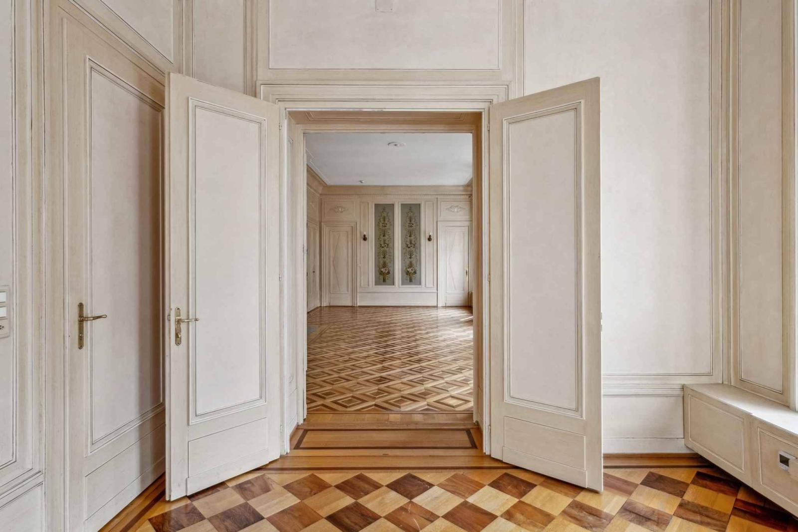 Immeuble administratif rénové de 1280m2 - Quartier des Banques