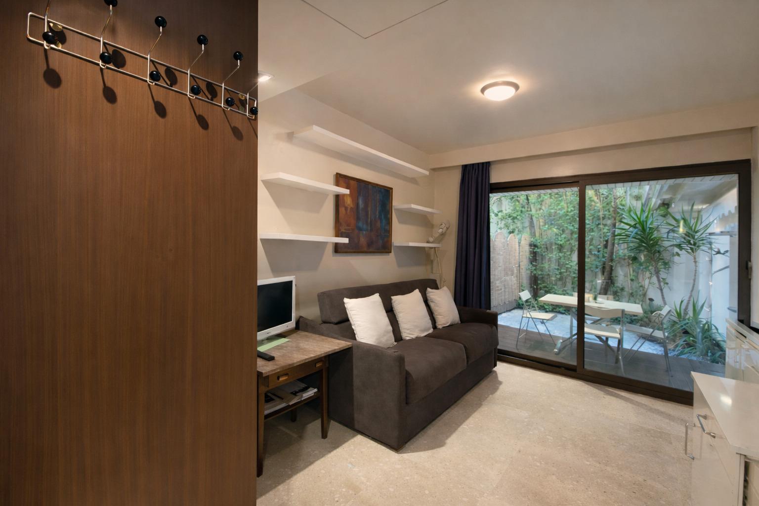 JARDIN EXOTIQUE : studio en location avec jardin privatif