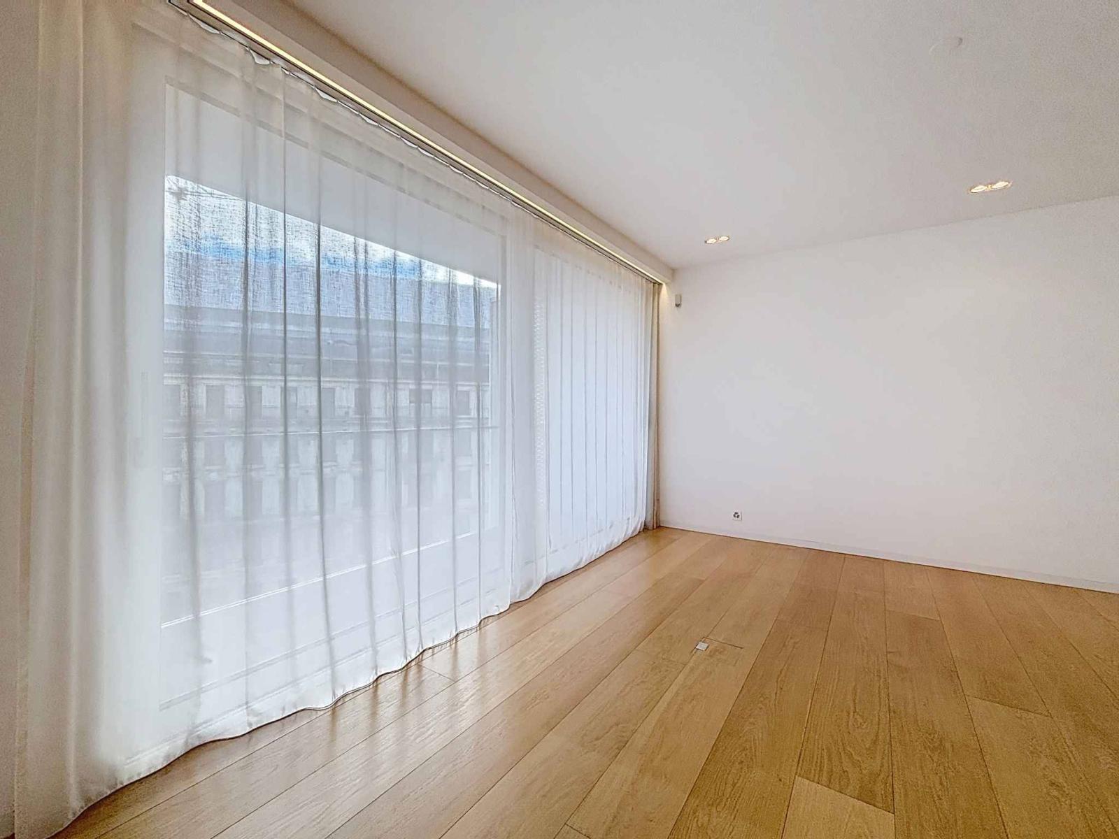 LUXE ET STANDING A DEUX PAS DU LAC - vaste 4 pièces traversant