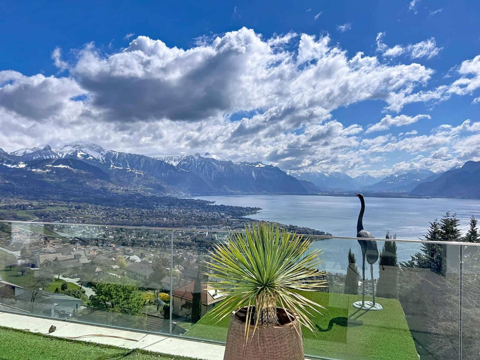 Propriété de 6.5 pièces avec piscine et vue à couper le souffle