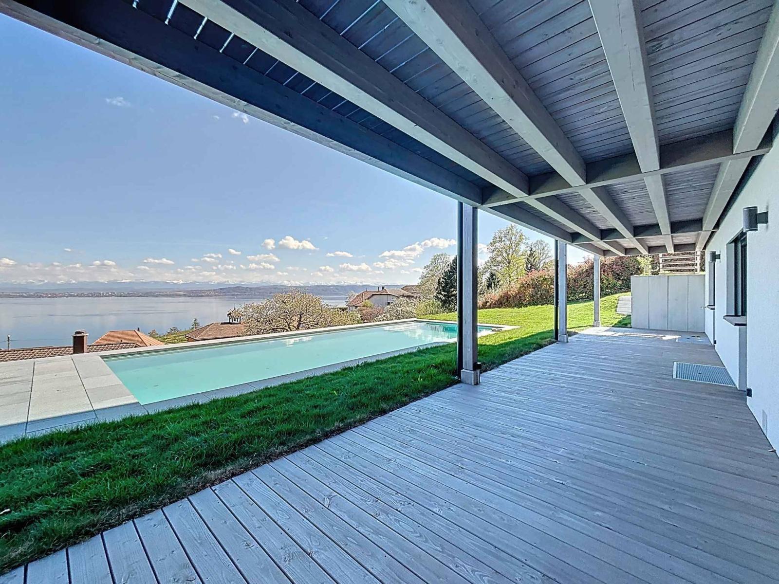 Villa d’exception suspendue entre lac et Alpes