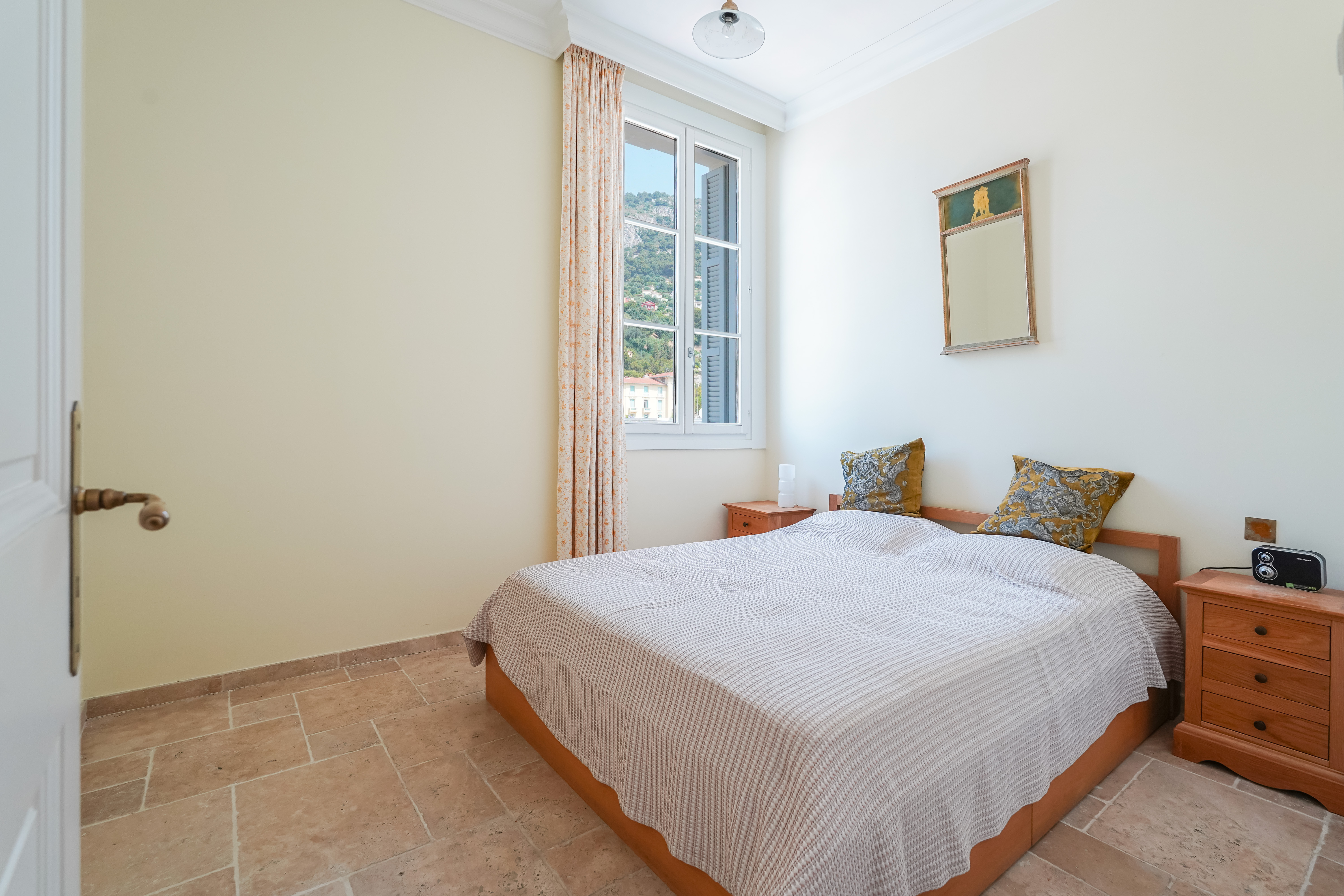 JHXU0_chambre-beaulieu-sur-mer-1756367003.jpg