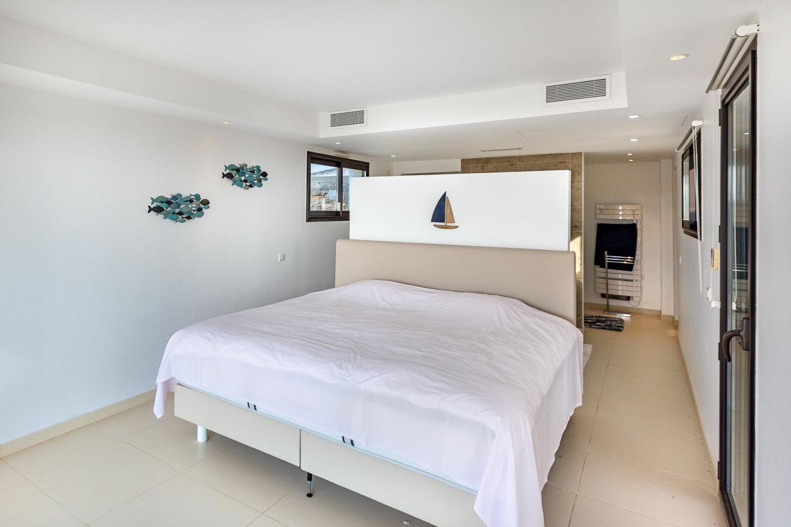 Villa moderne avec vue panoramique sur la mer dans domaine privé à Antibes