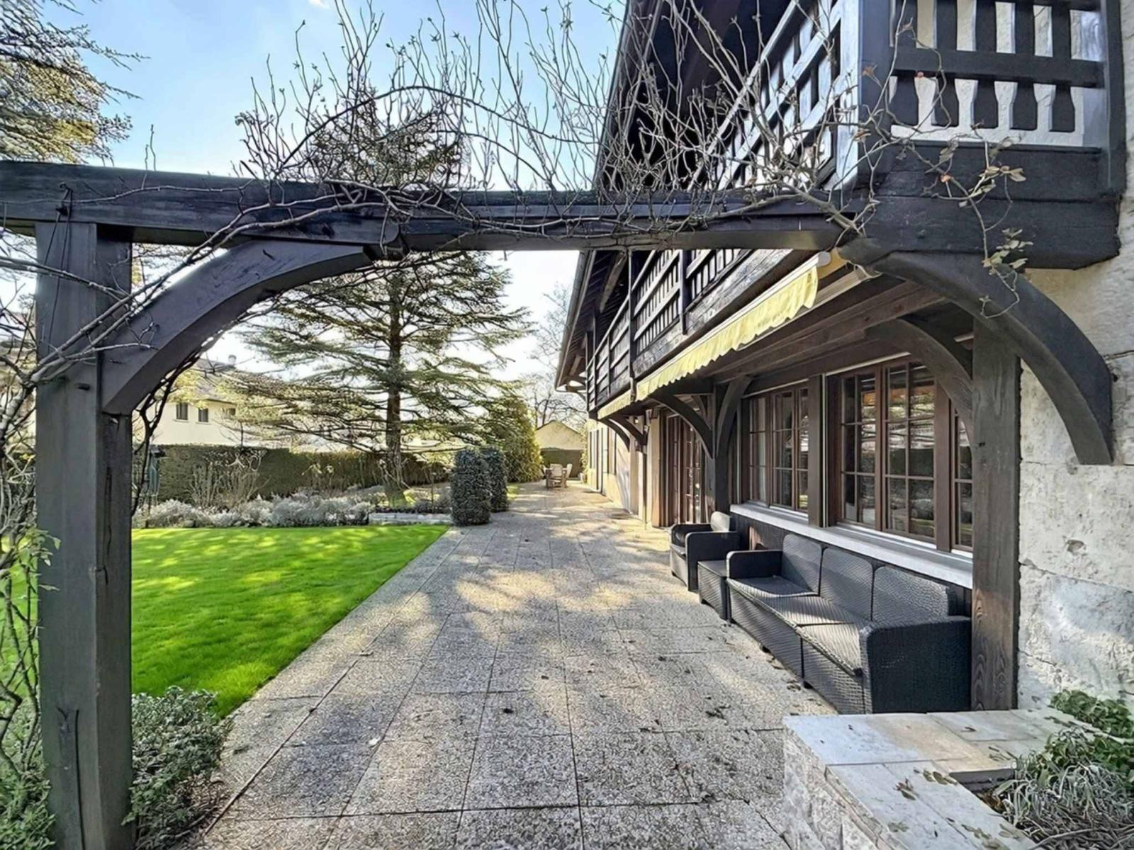 CO-EXCLUSIVITE ! Magnifique propriété de caractère proche de Nyon