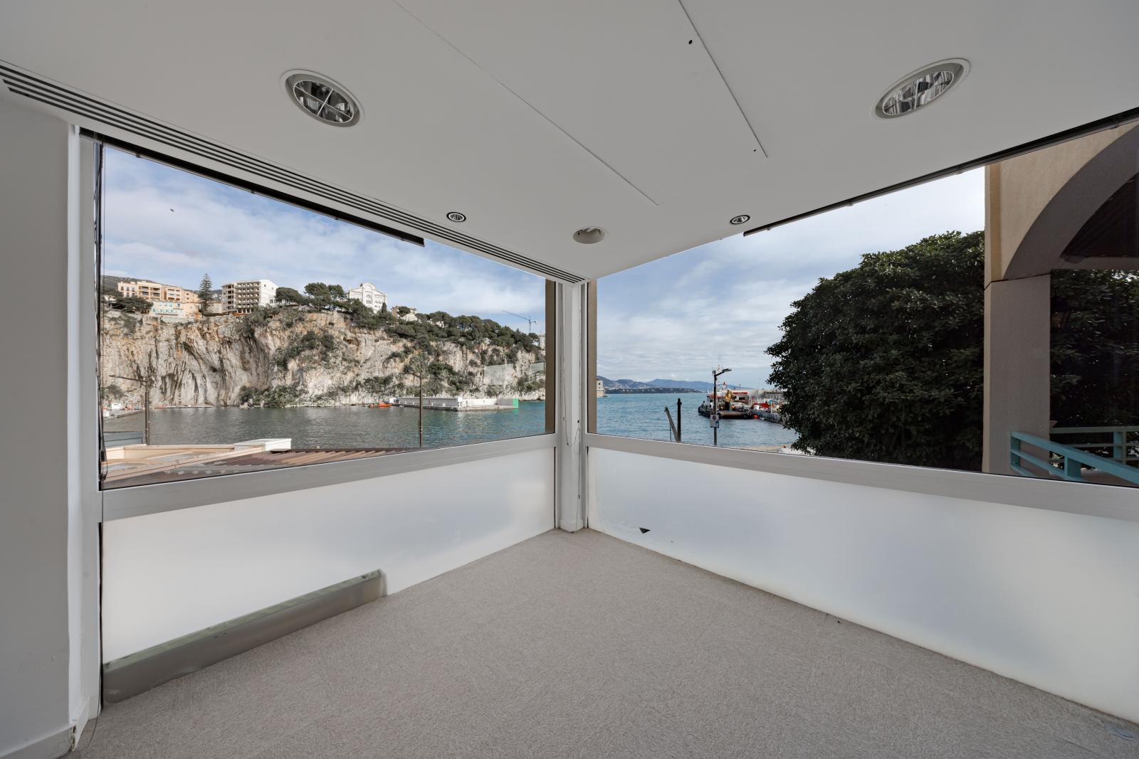 SPACIEUX BUREAUX PROCHE DE LA MER