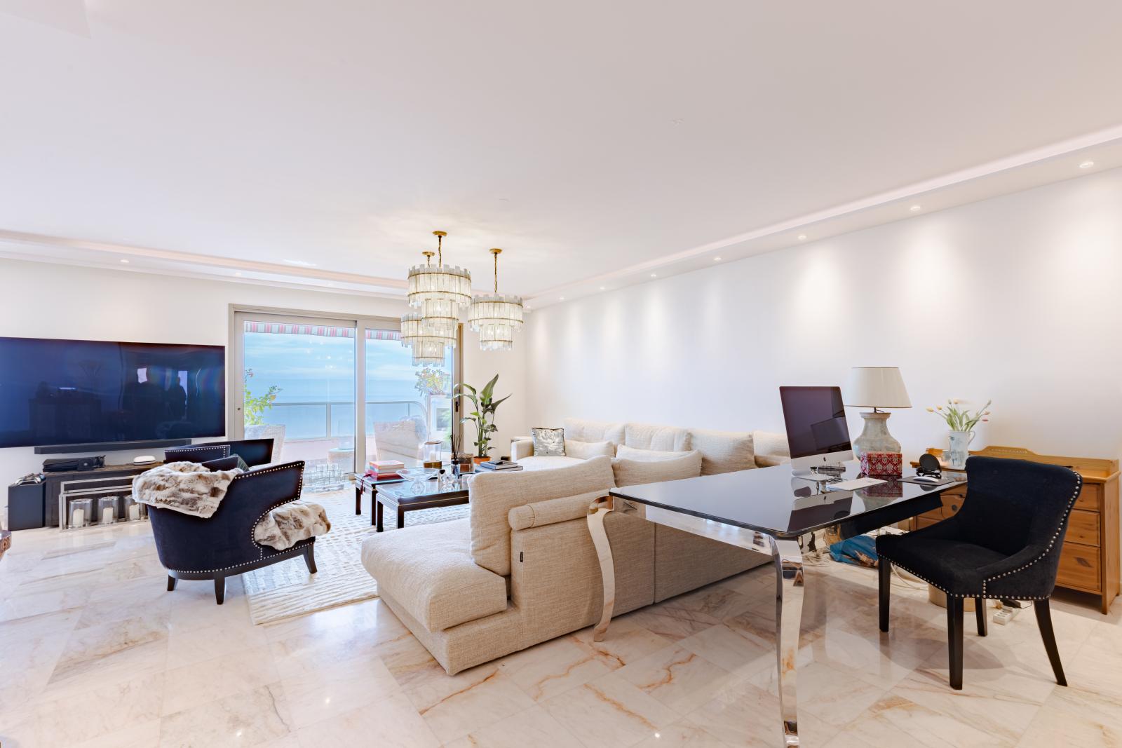 SUPERBE PENTHOUSE AVEC PISCINE