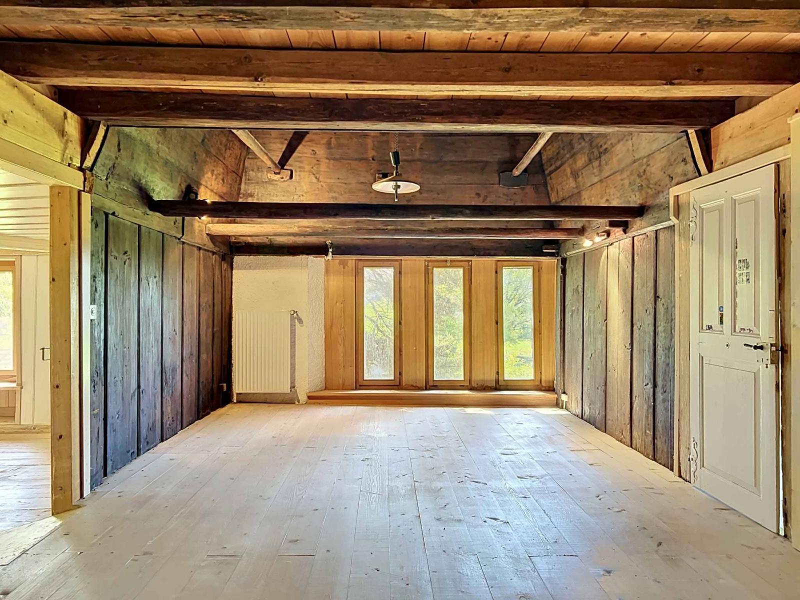 Charmante ferme de 7 pièces à rénover, environnement paisible avec annexes