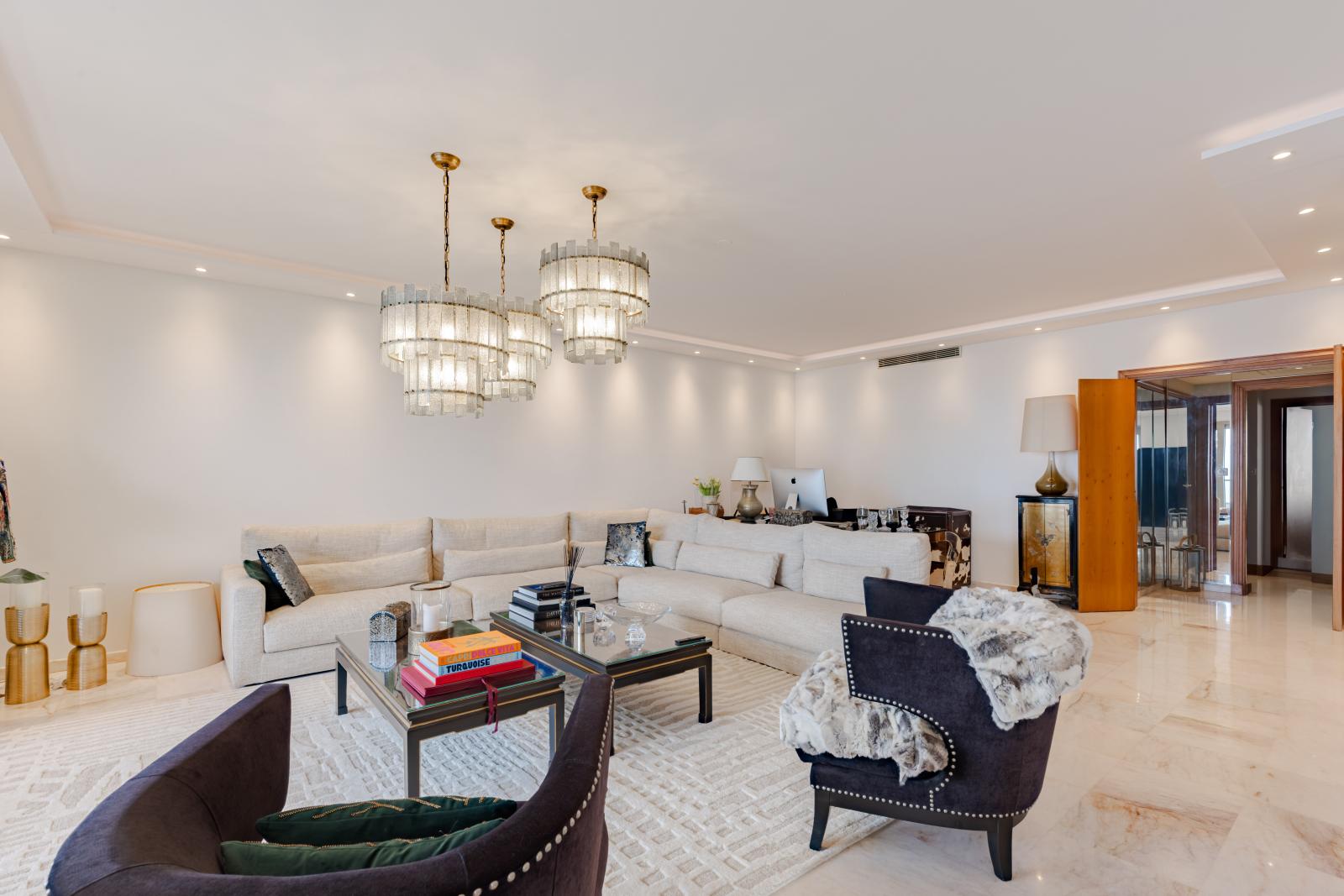 SUPERBE PENTHOUSE AVEC PISCINE