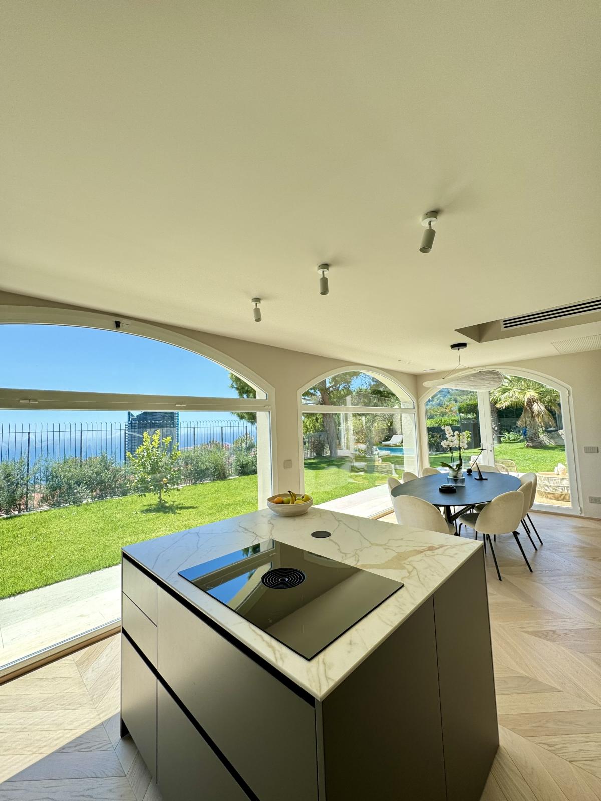 MAGNIFIQUE VILLA PROCHE DE MONACO