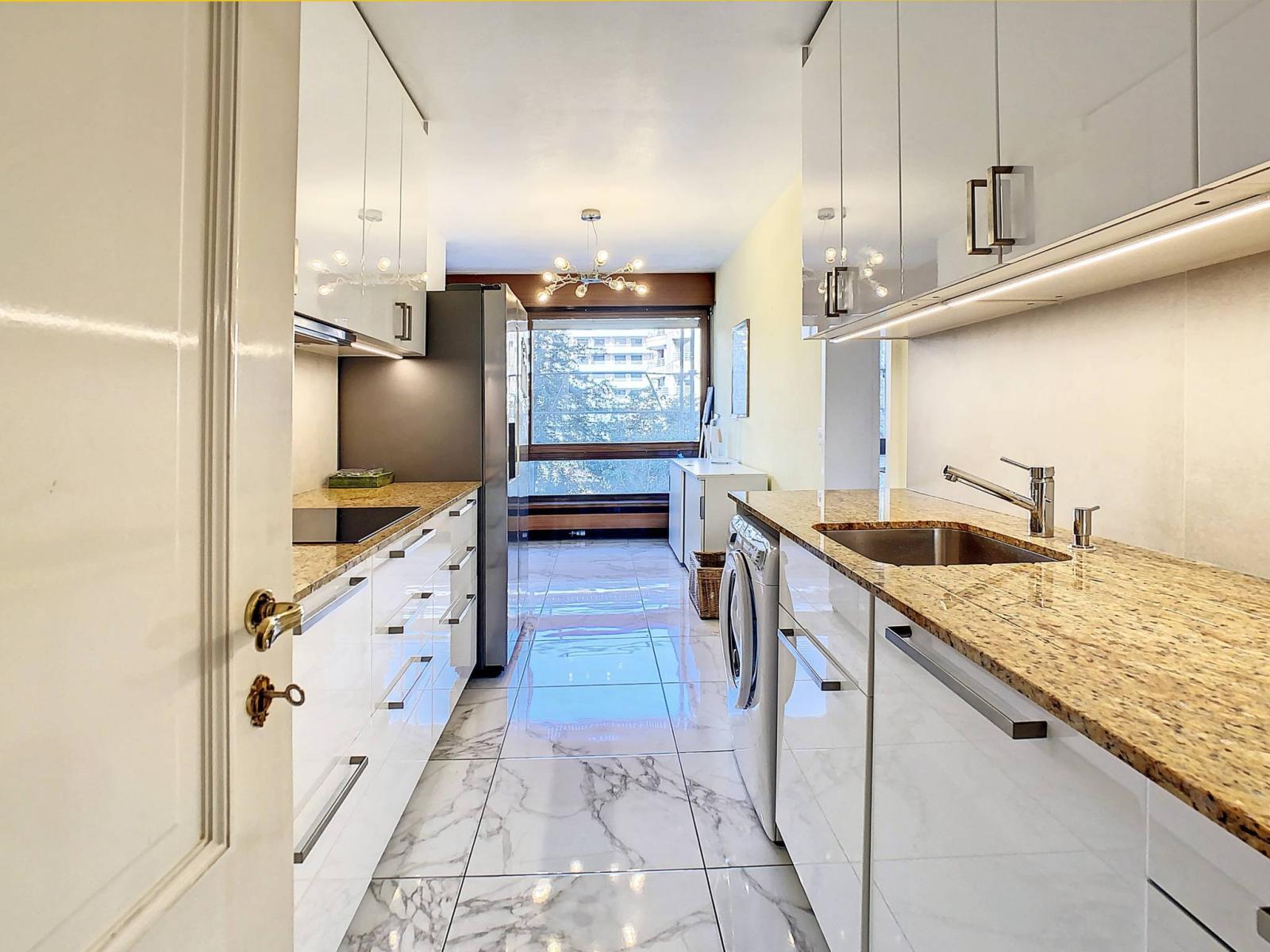 POUR INVESTISSEUR ! Magnifique pied-à-terre à deux pas des commodités