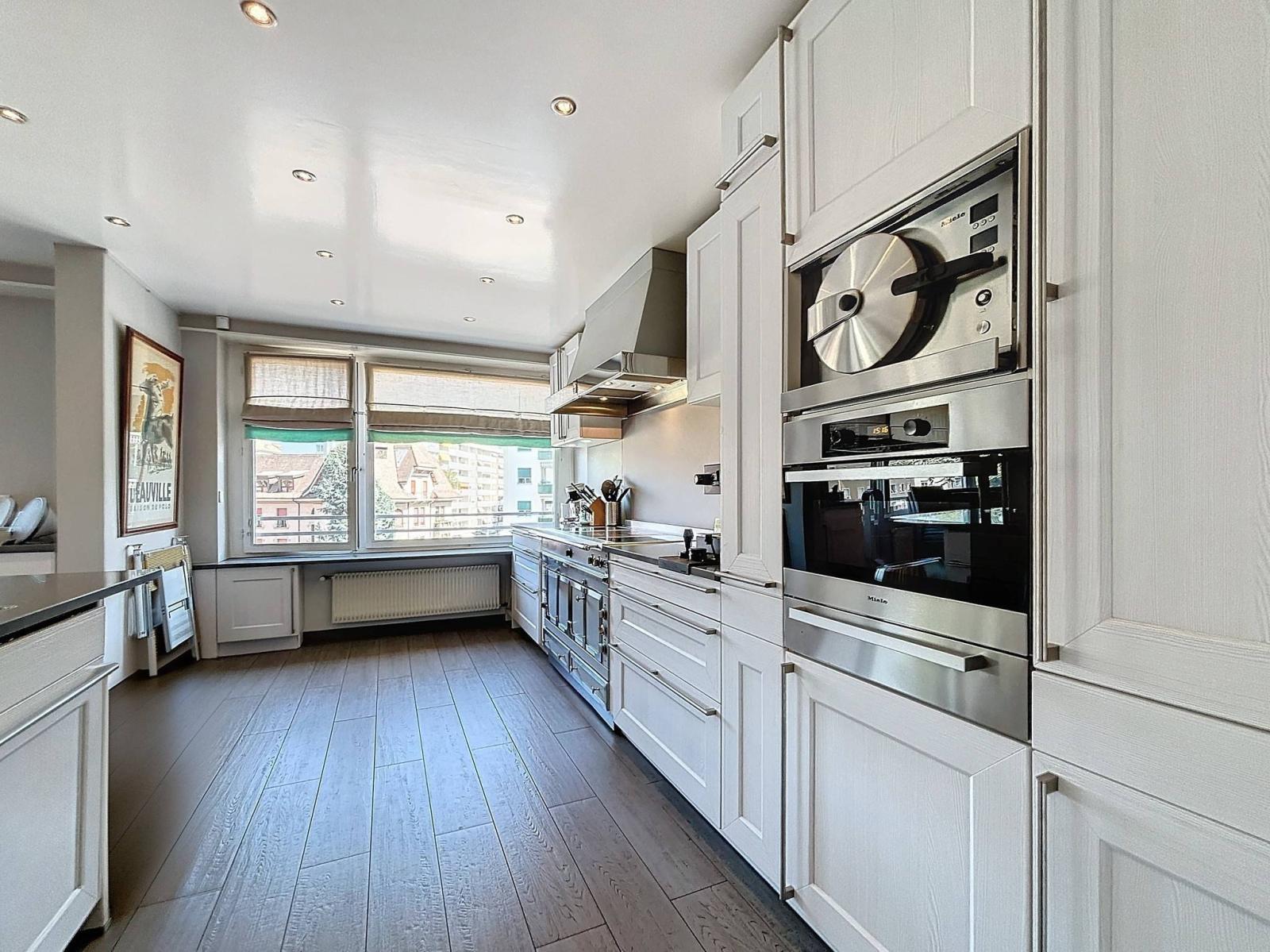 Au coeur de Champel, magnifique appartement traversant de 7.0 pièces
